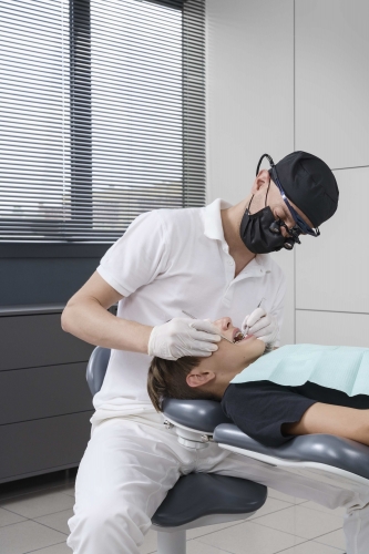 M320 IVC III Dentistry DrLuca Dusi With Surg Loopes 210